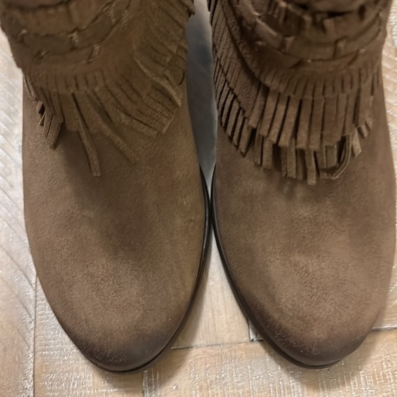 New Naughty Monkey In Lyne Boho Fringe Western Tan Suede Block Heel Ankle Boot - Picture 13 of 16